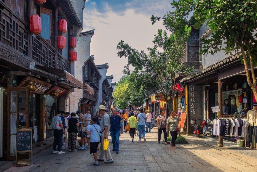 韩庚卢靖姗同框,网友都说韩庚好会找老婆,嫂子大气舒展有涵养